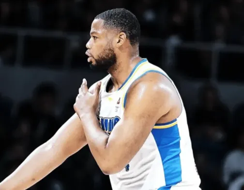 斯佩尔曼首节出战仅5分钟，个人已经累计3次犯规